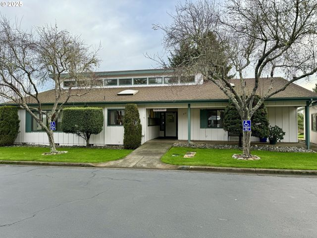 801 BROOKHAVEN Dr, Brookings, OR 97415