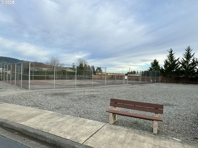 801 BROOKHAVEN Dr, Brookings, OR 97415