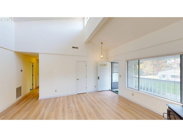 801 BROOKHAVEN Dr, Brookings, OR 97415