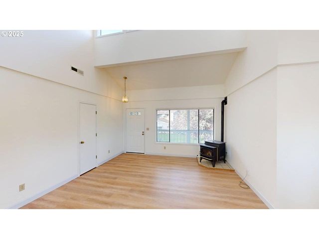 801 BROOKHAVEN Dr, Brookings, OR 97415