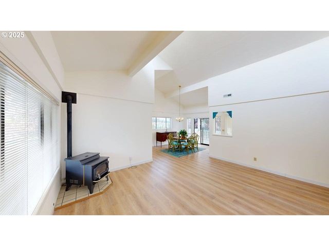 801 BROOKHAVEN Dr, Brookings, OR 97415