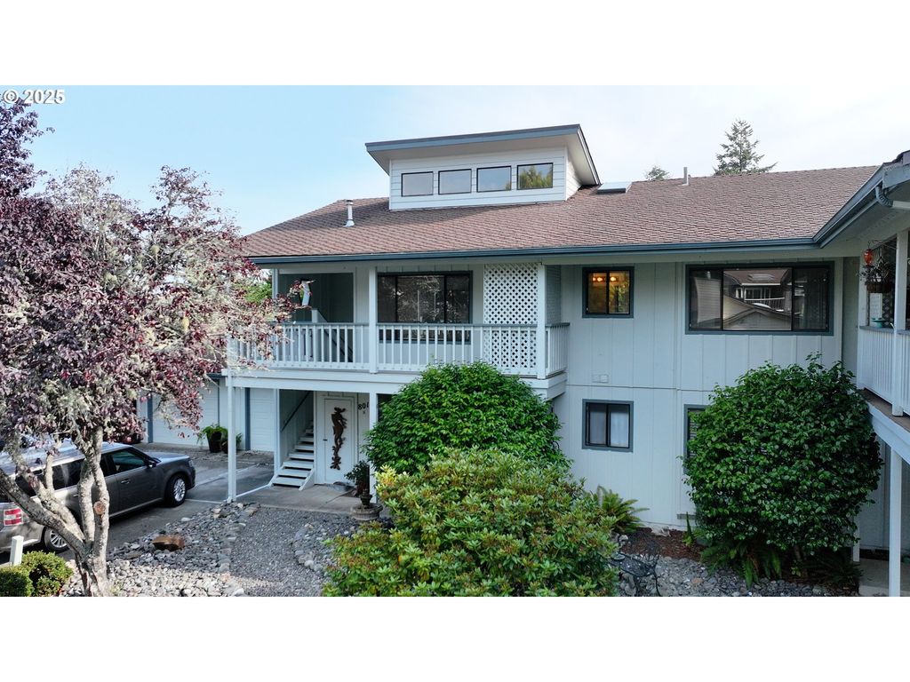 801 BROOKHAVEN Dr, Brookings, OR 97415