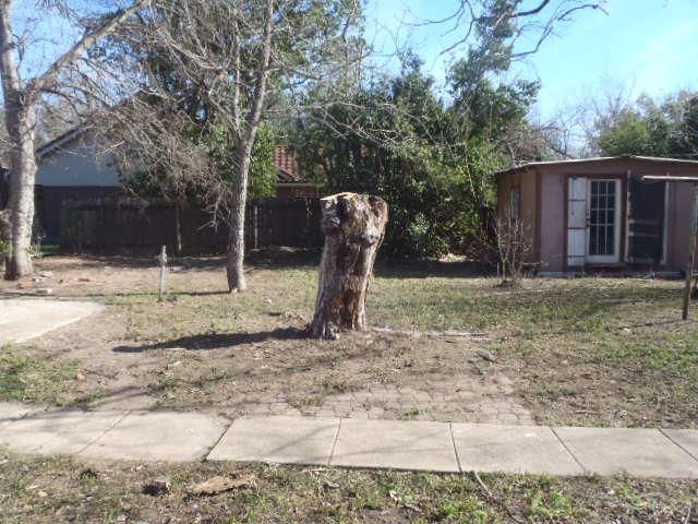 652 Fir LN, Lockhart, TX 78644