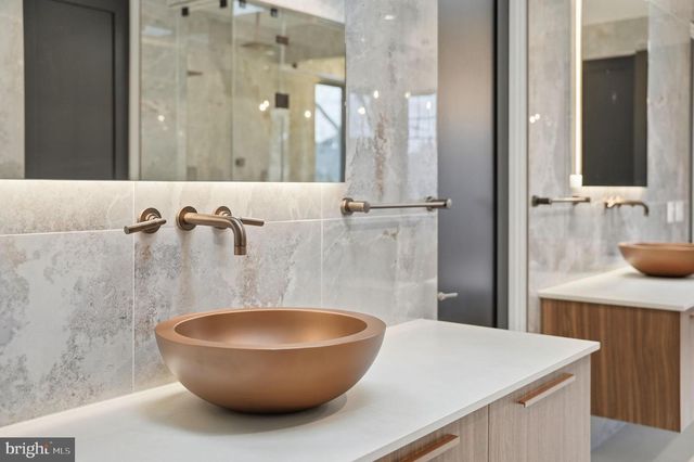 6910 BRIGHT AVE, Mclean, VA 22101