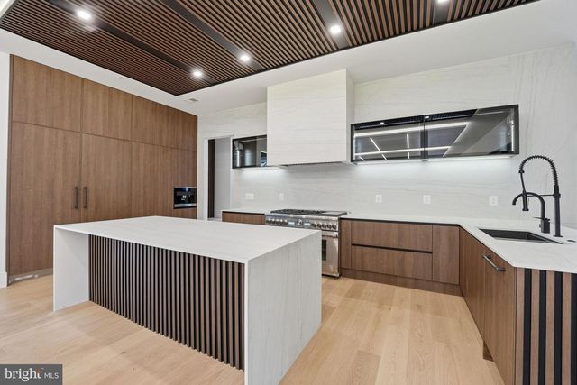 6910 BRIGHT AVE, Mclean, VA 22101