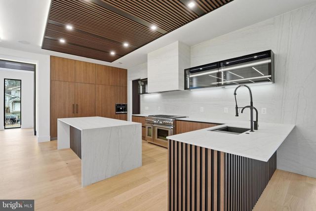 6910 BRIGHT AVE, Mclean, VA 22101