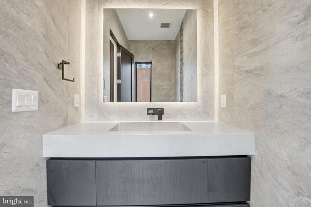 6910 BRIGHT AVE, Mclean, VA 22101