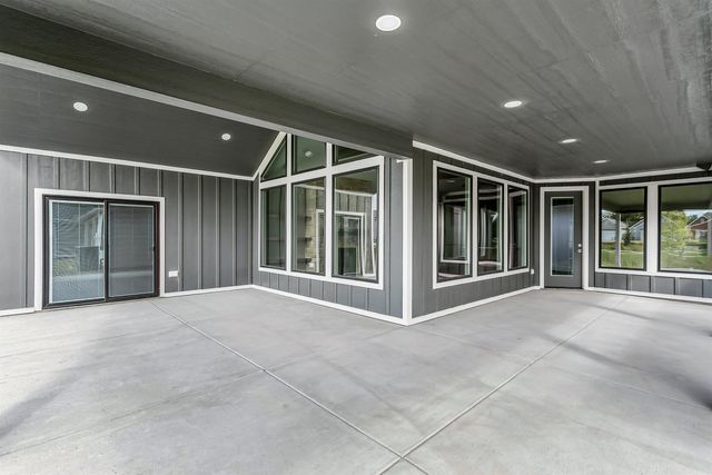 201 S Heritage Way, Andover, KS 67002