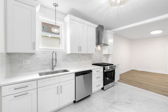 211 S 9th Avenue, Maywood, IL 60153