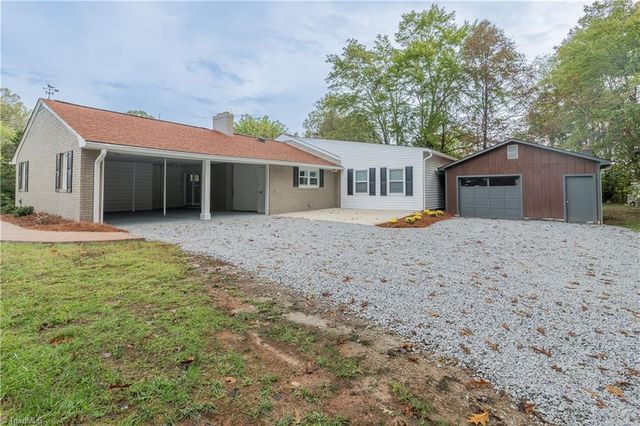 111 Rose Trail, Mount Airy, NC 27030