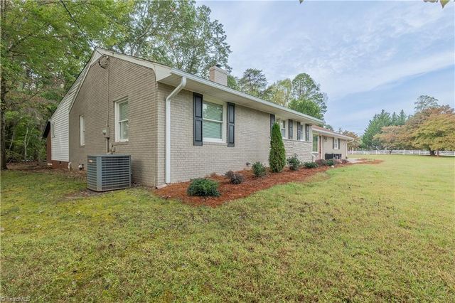 111 Rose Trail, Mount Airy, NC 27030