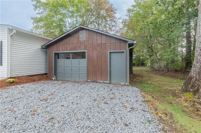 111 Rose Trail, Mount Airy, NC 27030
