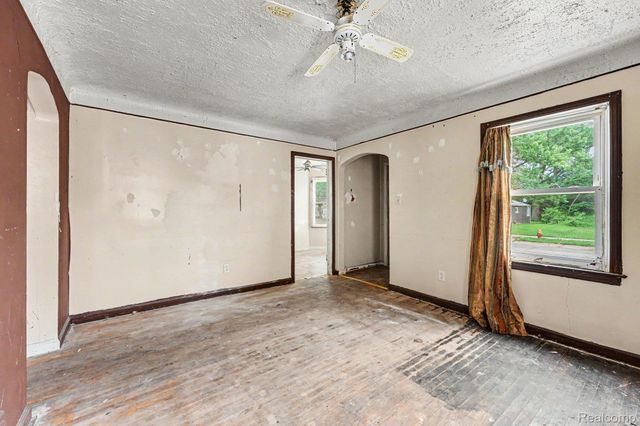 15363 Plainview Avenue, Detroit, MI 48223