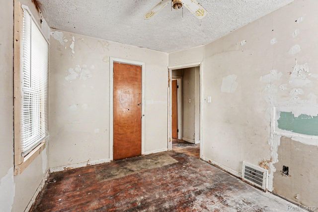 15363 Plainview Avenue, Detroit, MI 48223