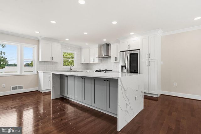 8118 AINSWORTH, Springfield, VA 22152