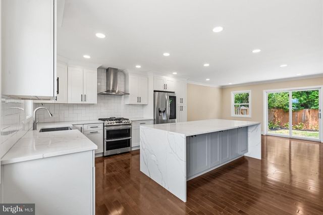 8118 AINSWORTH, Springfield, VA 22152