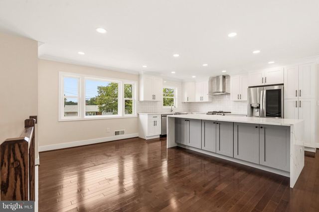 8118 AINSWORTH, Springfield, VA 22152