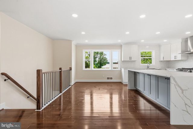 8118 AINSWORTH, Springfield, VA 22152