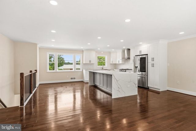 8118 AINSWORTH, Springfield, VA 22152