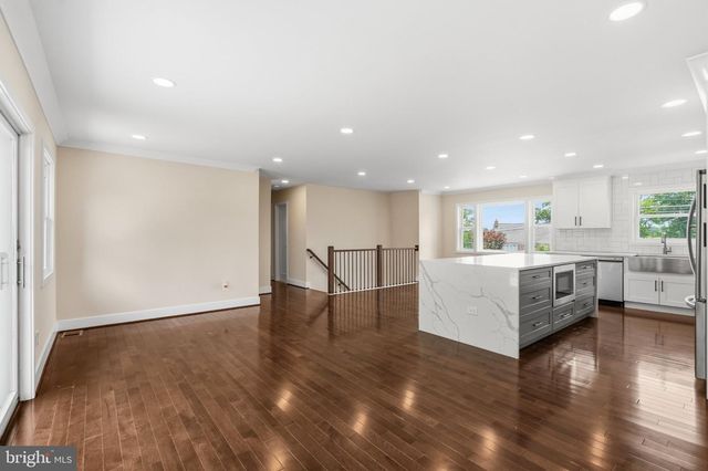 8118 AINSWORTH, Springfield, VA 22152