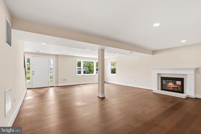 8118 AINSWORTH, Springfield, VA 22152