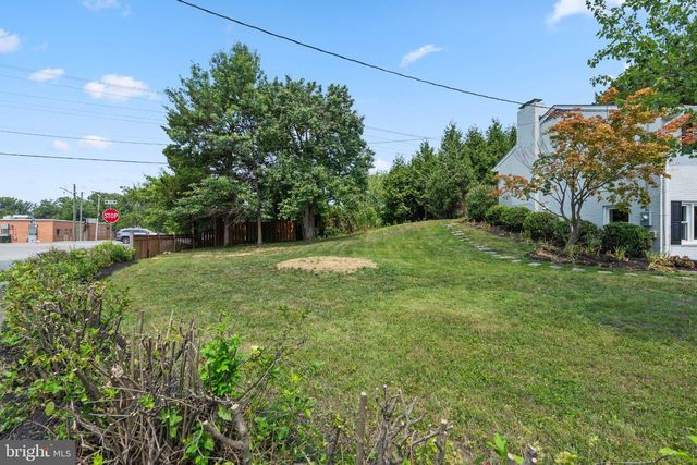 8118 AINSWORTH, Springfield, VA 22152