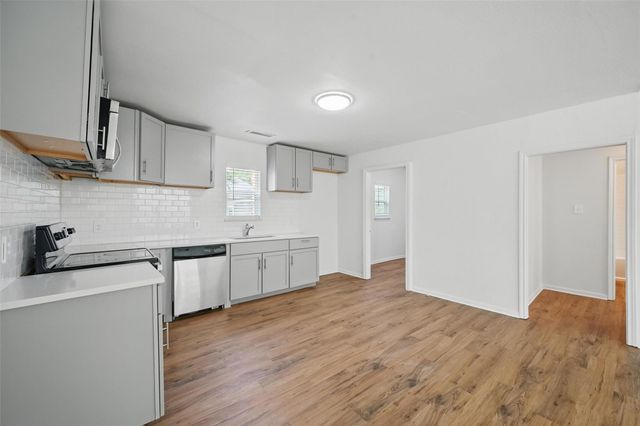 210 N 5th Avenue, Denison, TX 75021