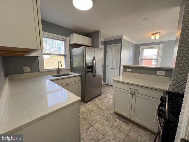 5804 SHOSHONE DR, Oxon Hill, MD 20745