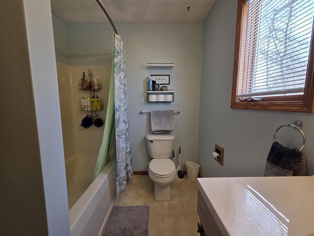 304 Breezy Point Drive, Pardeeville, WI 53954