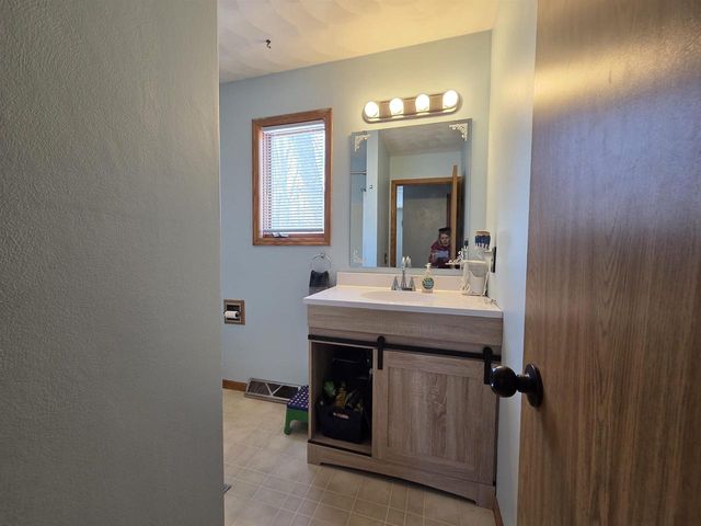 304 Breezy Point Drive, Pardeeville, WI 53954