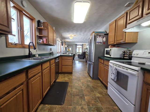 304 Breezy Point Drive, Pardeeville, WI 53954