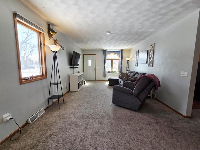 304 Breezy Point Drive, Pardeeville, WI 53954