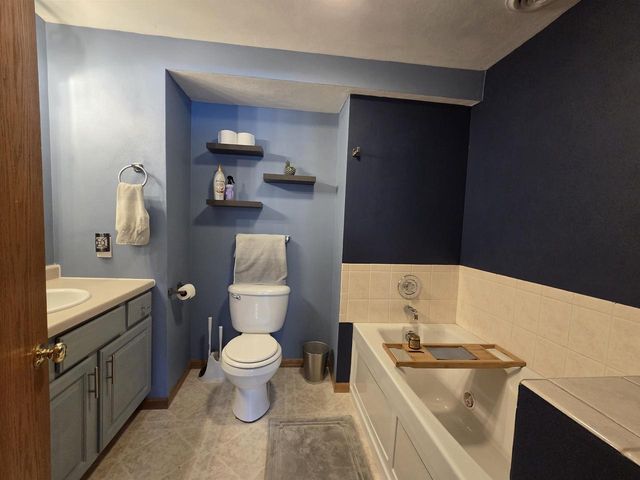 304 Breezy Point Drive, Pardeeville, WI 53954