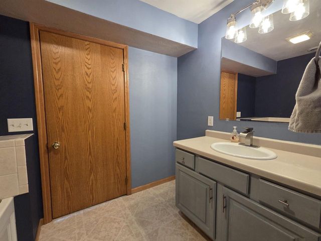 304 Breezy Point Drive, Pardeeville, WI 53954