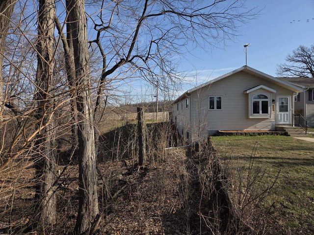 304 Breezy Point Drive, Pardeeville, WI 53954