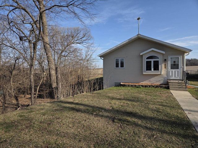 304 Breezy Point Drive, Pardeeville, WI 53954