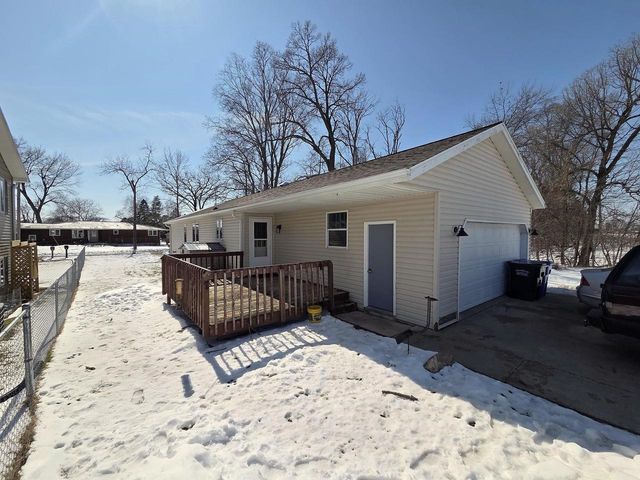 304 Breezy Point Drive, Pardeeville, WI 53954