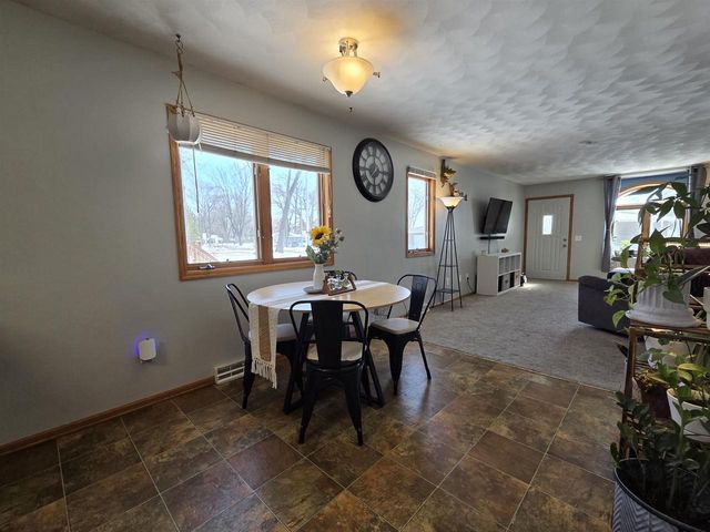 304 Breezy Point Drive, Pardeeville, WI 53954