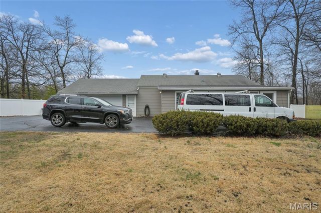 634 Parker Drive, Ballwin, MO 63021