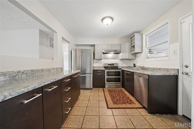 634 Parker Drive, Ballwin, MO 63021