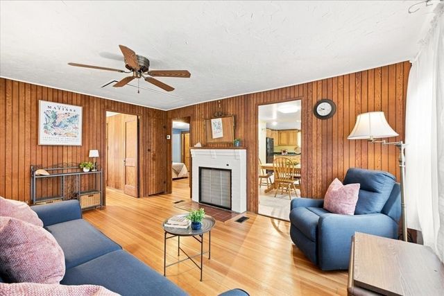 30 Bay Street, Wareham, MA 02532