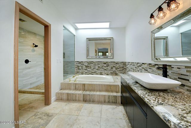 5031 E Calle Brillante, Tucson, AZ 85718