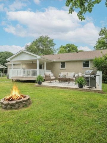 309 Peggy Dr, Cedar Hill, TN 37032