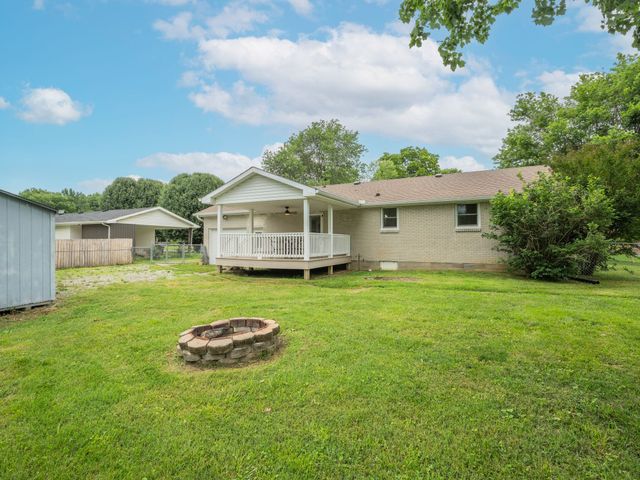 309 Peggy Dr, Cedar Hill, TN 37032
