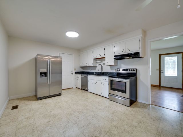 309 Peggy Dr, Cedar Hill, TN 37032