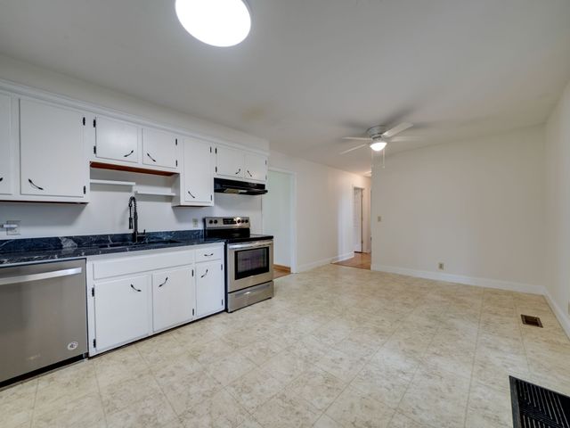 309 Peggy Dr, Cedar Hill, TN 37032