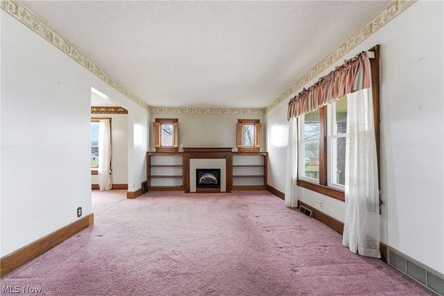 864 W College Road, Alliance, OH 44601