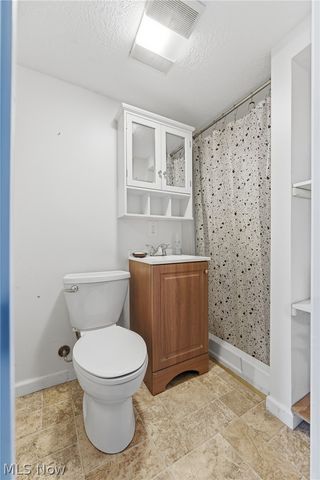 864 W College Road, Alliance, OH 44601