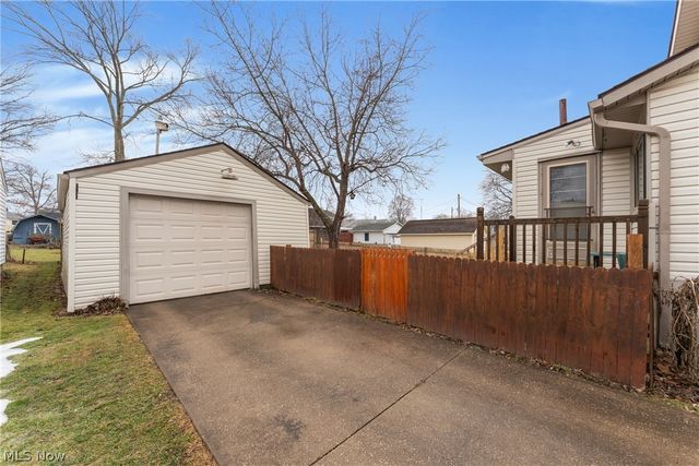 864 W College Road, Alliance, OH 44601