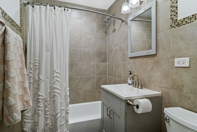 102 S ASHLAND Avenue, Palatine, IL 60074